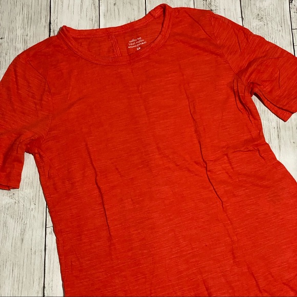 🛍️ 4/$20 Banana Republic T-shirt - Picture 2 of 4